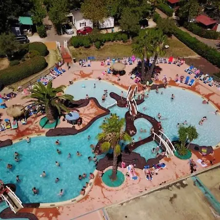 Mobil Spacieux Avec Terrasse, Ideal Pour 8 Personnes - Api-1-52-1568 Campsite