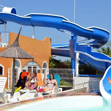 Mobil Spacieux Avec Terrasse, Ideal Pour 8 Personnes - Api-1-52-1568