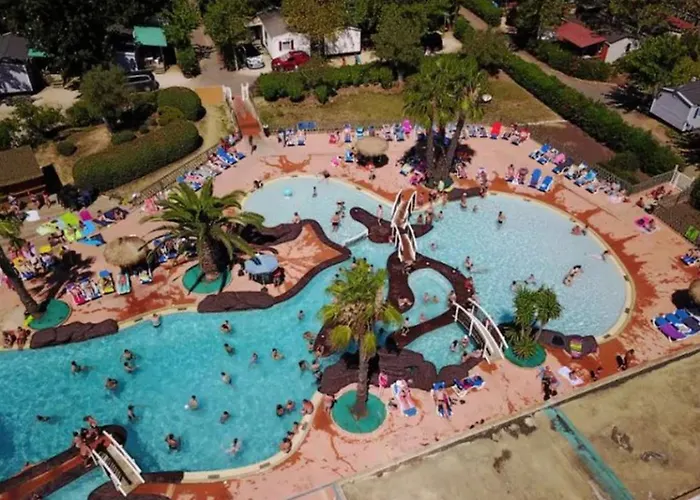 Mobil Spacieux Avec Terrasse, Ideal Pour 8 Personnes - Api-1-52-1568 Campsite
