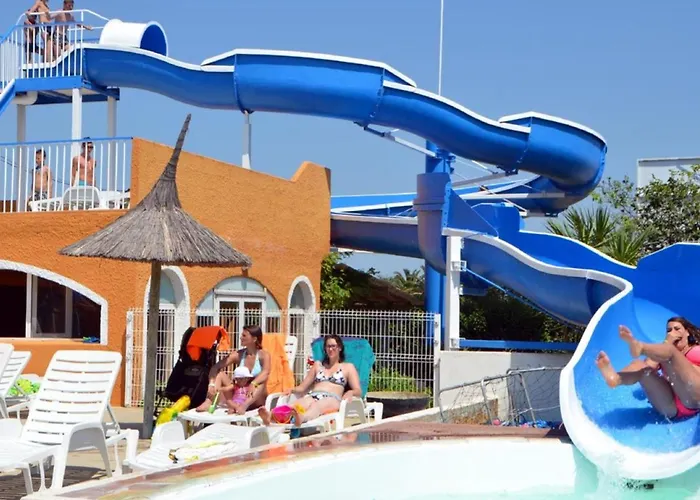 Mobil Spacieux Avec Terrasse, Ideal Pour 8 Personnes - Api-1-52-1568
