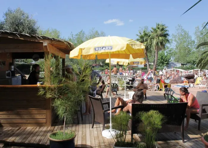 Mobil Spacieux Avec Terrasse, Ideal Pour 8 Personnes - Api-1-52-1568 Vias