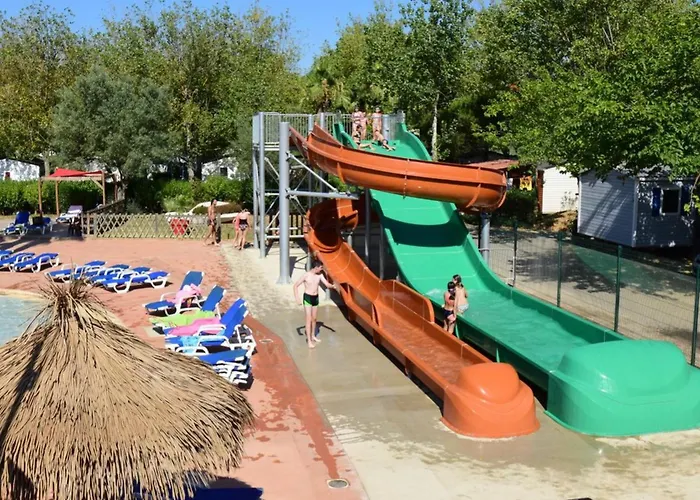 Mobil Spacieux Avec Terrasse, Ideal Pour 8 Personnes - Api-1-52-1568 Campsite Vias