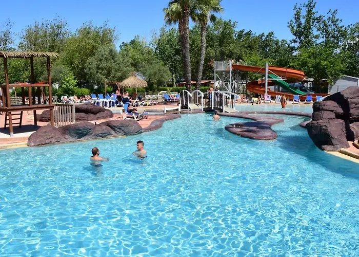 Mobil Spacieux Avec Terrasse, Ideal Pour 8 Personnes - Api-1-52-1568 Campsite