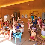Camping Mobil Spacieux Avec Terrasse, Idéal Pour 8 Personnes - Api-1-52-1568 Vias