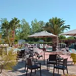 Camping Mobil Spacieux Avec Terrasse, Idéal Pour 8 Personnes - Api-1-52-1568