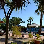 Camping Mobil Spacieux Avec Terrasse, Idéal Pour 8 Personnes - Api-1-52-1568