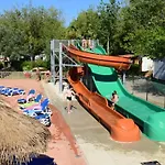 Mobil Spacieux Avec Terrasse, Idéal Pour 8 Personnes - Api-1-52-1568 Camping Vias