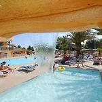 Mobil Spacieux Avec Terrasse, Idéal Pour 8 Personnes - Api-1-52-1568 Camping *