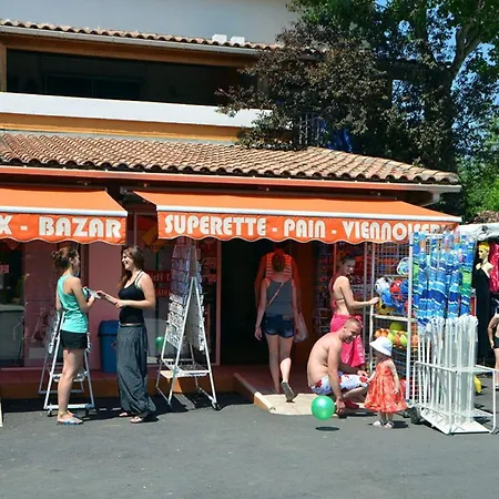 Campeggio Mobil Spacieux Avec Terrasse, Idéal Pour 8 Personnes - Api-1-52-1568