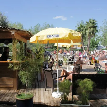 Mobil Spacieux Avec Terrasse, Idéal Pour 8 Personnes - Api-1-52-1568 Vias