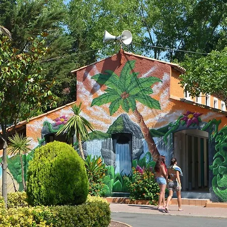 Mobil Spacieux Avec Terrasse, Idéal Pour 8 Personnes - Api-1-52-1568 Vias