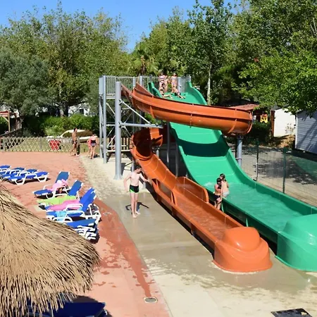 Mobil Spacieux Avec Terrasse, Idéal Pour 8 Personnes - Api-1-52-1568 Campeggio Vias